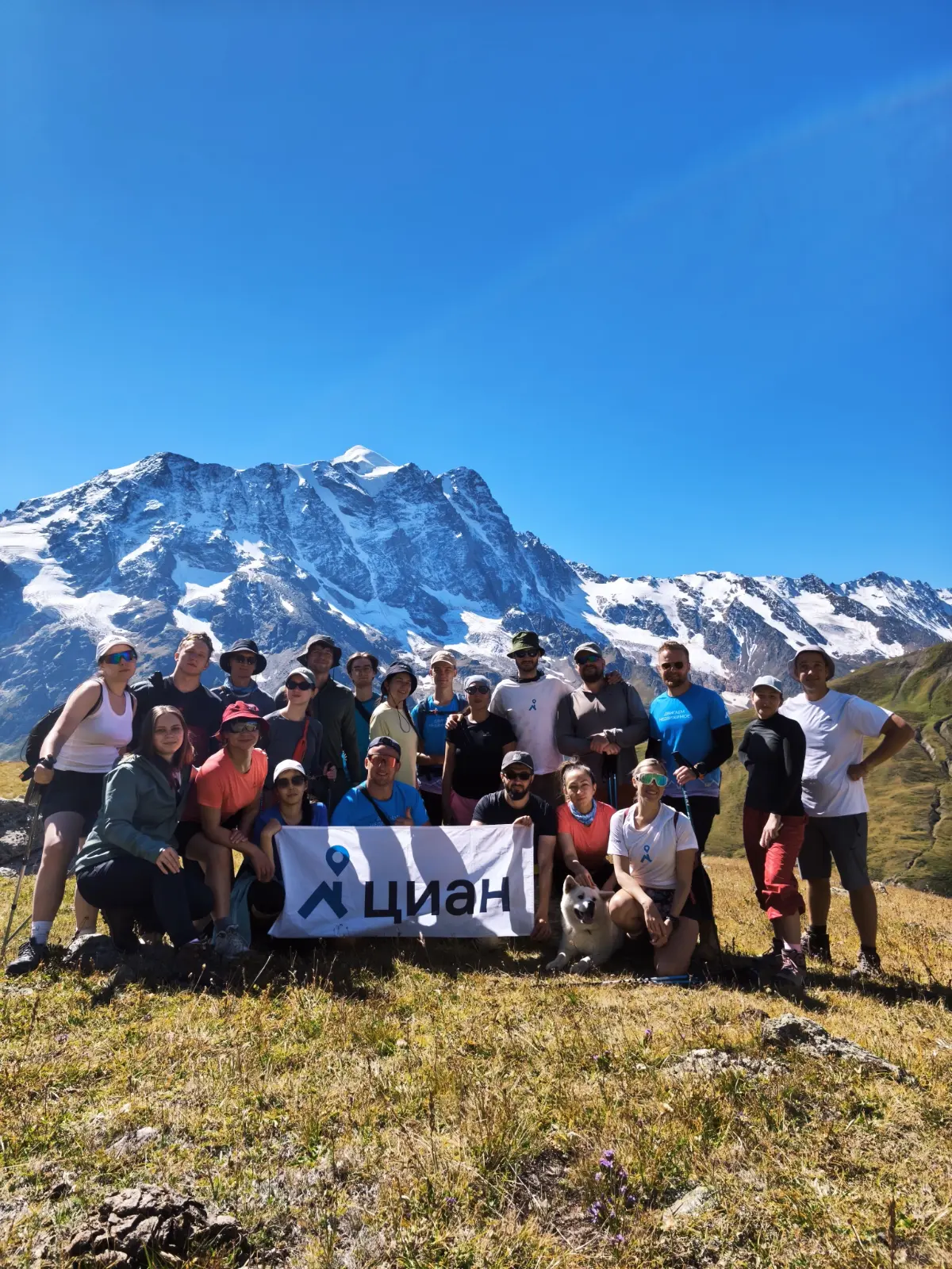 🏔 Каждую осень командой мы ходим на несколько дней в горы в Циан.Поход
В этот раз мы гуляли по Национальному парку Алания в Северной Осетии
🎉 Это был наш восьмой Циан | Сетка — социальная сеть от hh.ru