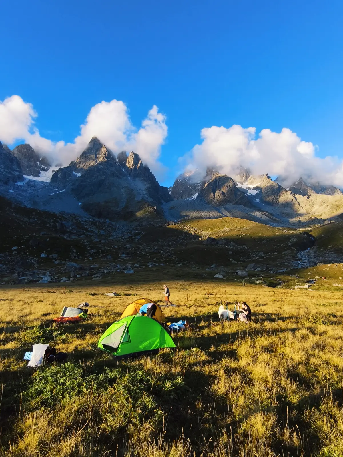 🏔 Каждую осень командой мы ходим на несколько дней в горы в Циан.Поход
В этот раз мы гуляли по Национальному парку Алания в Северной Осетии
🎉 Это был наш восьмой Циан | Сетка — социальная сеть от hh.ru