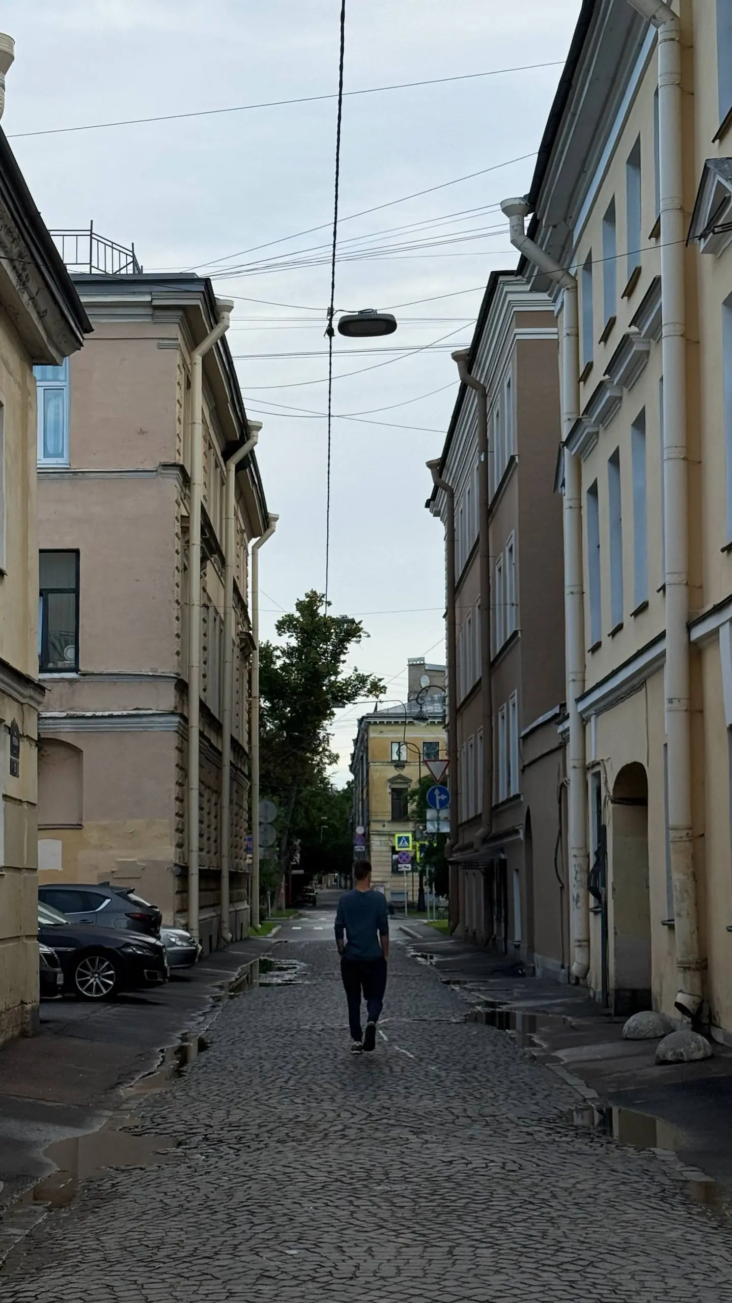 Почти две недели живу в Краснодаре, и самый частый вопрос: почему не осталась в Питере?
До последнего всё тянулось в неопределённости
В мае, с появлением производства, вписались с партнёрами в огромны... | Сетка — социальная сеть от hh.ru