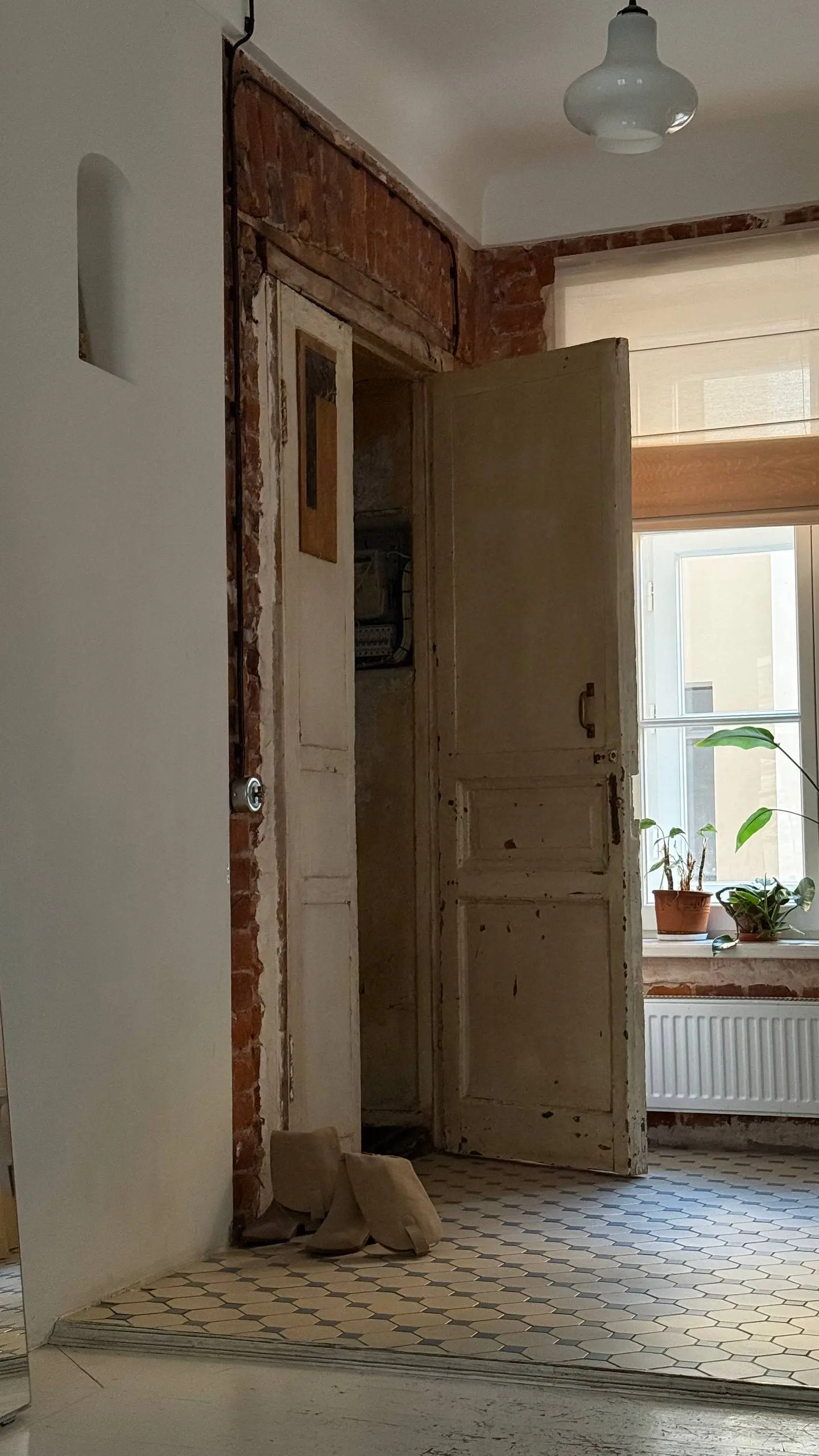 Почти две недели живу в Краснодаре, и самый частый вопрос: почему не осталась в Питере?
До последнего всё тянулось в неопределённости
В мае, с появлением производства, вписались с партнёрами в огромны... | Сетка — социальная сеть от hh.ru