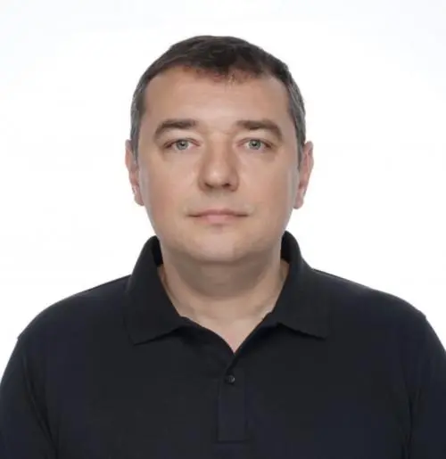 Олег Салахов