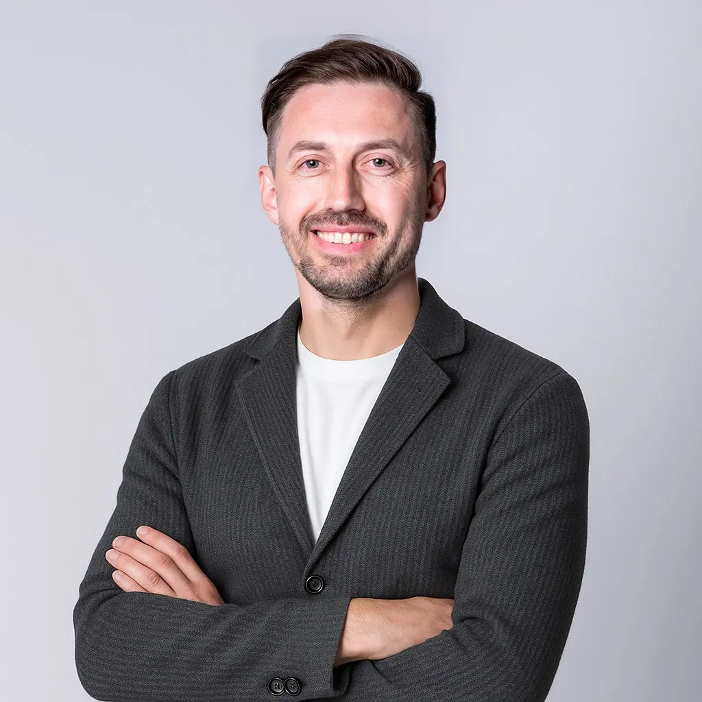 Guzenko Branding — брендинговое агентство во Владивостоке.
Мы создаём бренды под ключ: стратегия, айдентика, дизайн и упаковка смыслов. Помогаем бизнесу обрести характер, который узнают и запоминают | Сетка — социальная сеть от hh.ru
