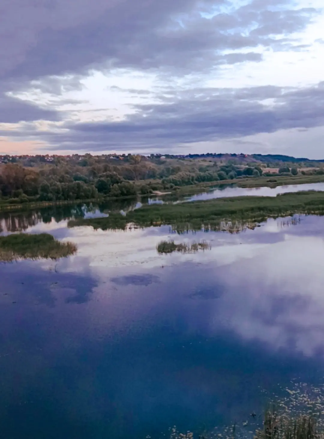 Природа Поволжья 🌊✨
А вообще, хочу напомнить, что у меня есть сообщество и канал. | Сетка — социальная сеть от hh.ru