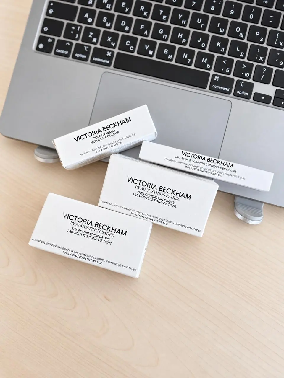 Приехали покупки из Парижа — Victoria Beckham Beauty 🤍
Уже взяли в работу: разбираем упаковку, текстуры и дизайн, изучаем детали и тестируем сами продукты | Сетка — социальная сеть от hh.ru