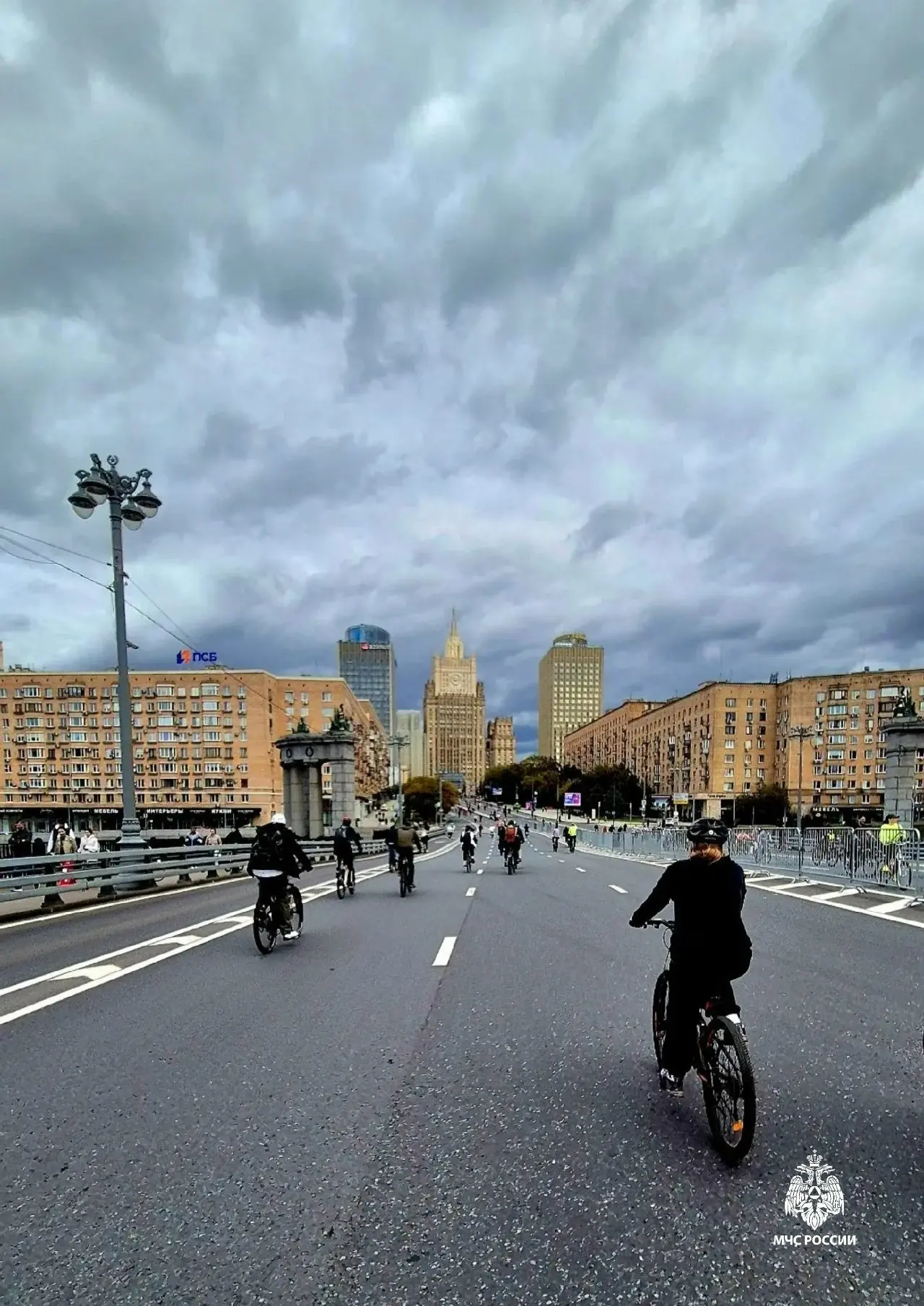 Ярко и по-спортивному!
В Москве прошёл Осенний велофестиваль, в котором приняли участие более 65 тысяч человек | Сетка — социальная сеть от hh.ru