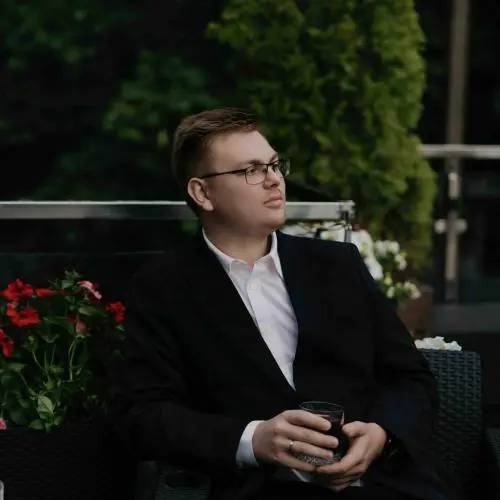 Роман Тихонов