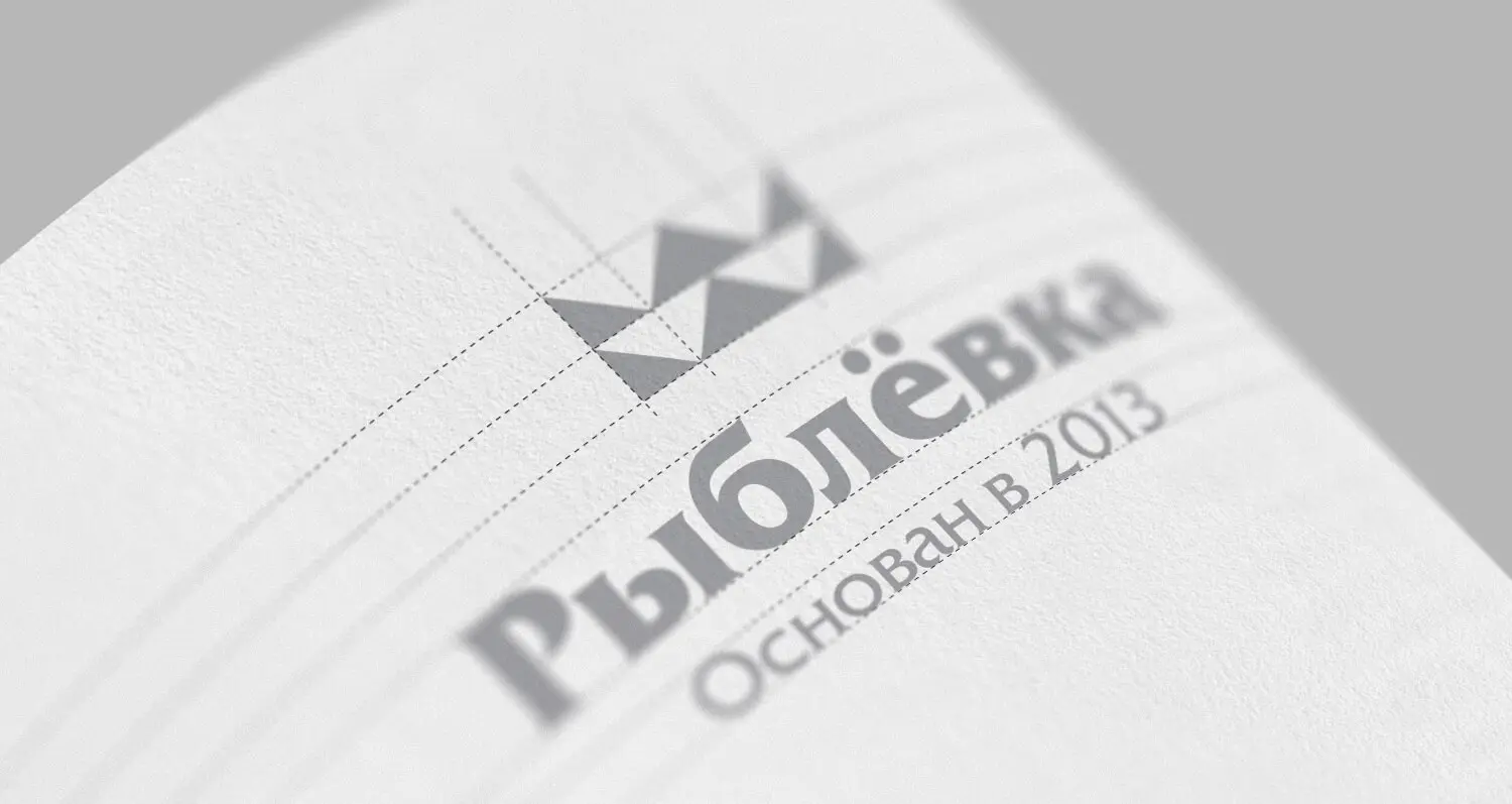 Когда рыбы складываются в корону
Для «Рыблевки» собрали разрозненную линейку консервов в единый фирменный стиль.
💡 Знак с двойным смыслом
Рыбы и волны складываются в корону | Сетка — социальная сеть от hh.ru