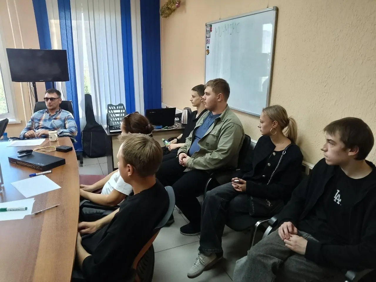 Еще одно групповое собеседование позади✔️
Много вопросов, живого общения и первых шагов в профессию | Сетка — социальная сеть от hh.ru