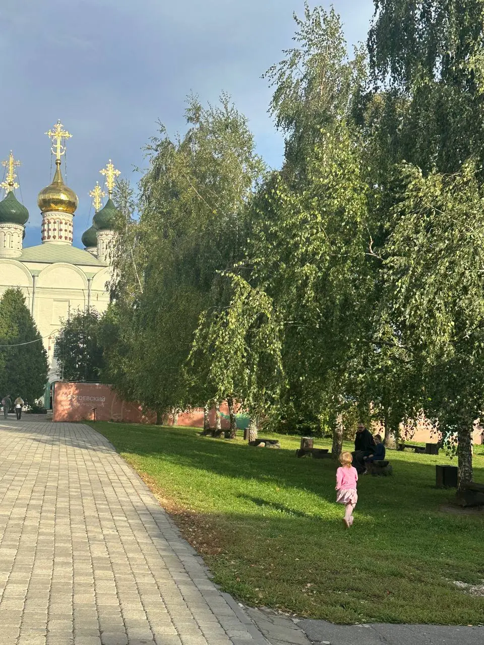 Зашла в фотогалерею и поняла, что не могу не выложить здесь случайные кадры из субботнего Зарайска.
однодневные путешествия становятся семейной традицией | Сетка — социальная сеть от hh.ru