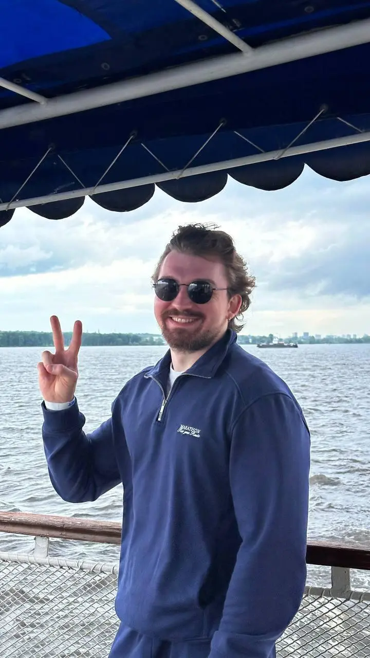 Сегодня мне исполнилось 32 🥳
И именно сейчас есть сильное ощущение, что один этап моей жизни заканчивается и начинается другой | Сетка — социальная сеть от hh.ru