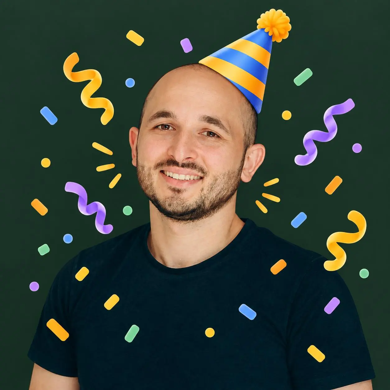Друзья, сегодня день рождения празднует автор канала Михаил Осипов! 🎉
Миша регулярно делится здесь своим профессиональным опытом и так помогает каждому из нас двигаться к работе мечты, классным команд... | Сетка — социальная сеть от hh.ru