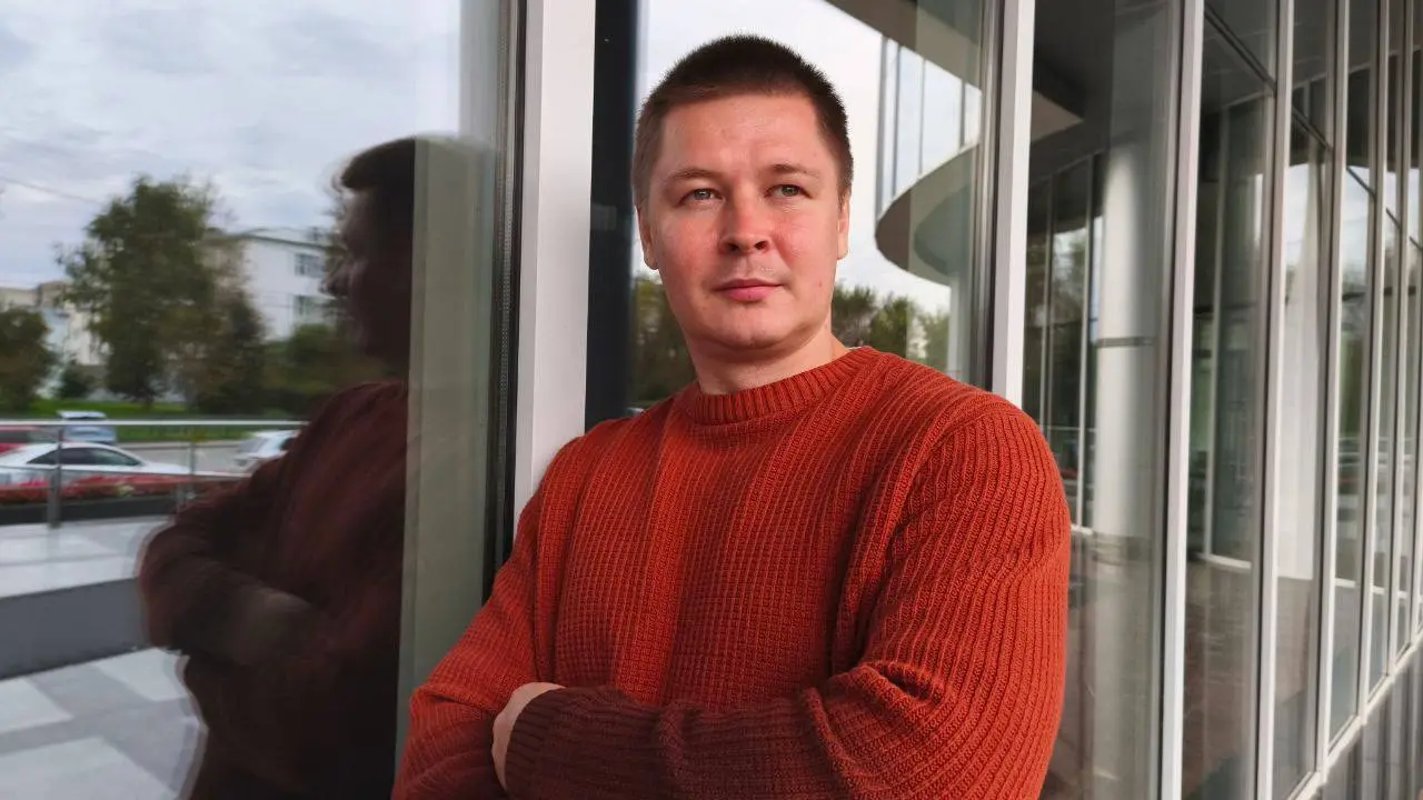 Почему большинство компаний начинают работу с маркетингом неправильно? ❌
Представьте: собственник понимает, что продаж стало меньше. И что он сделает первым делом?
Пойдет искать маркетолога | Сетка — социальная сеть от hh.ru