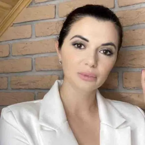 Анна Зиновьева