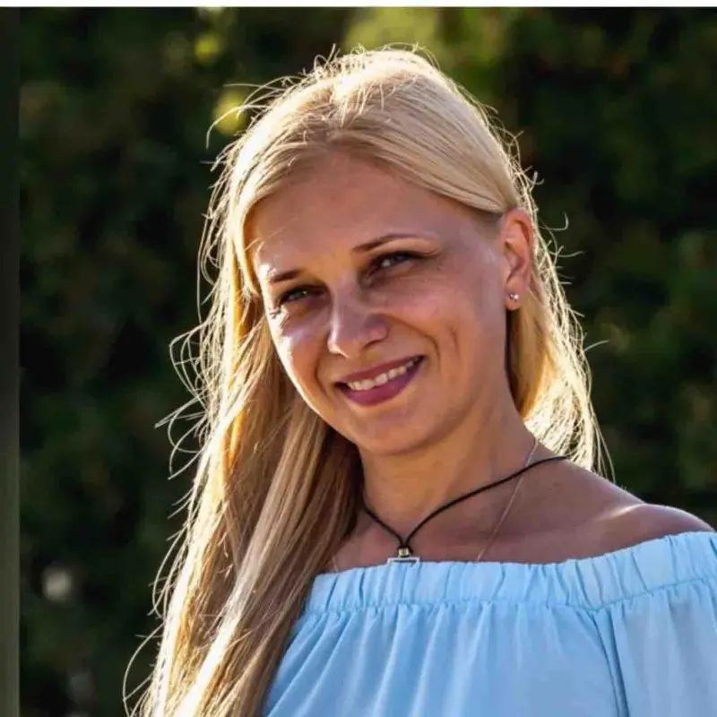 Анна Растворова
