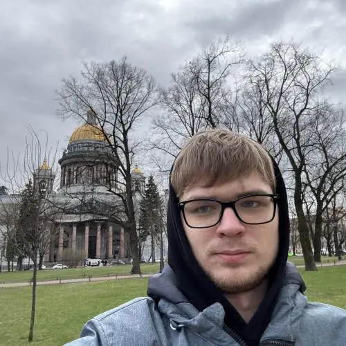 Денис Романов