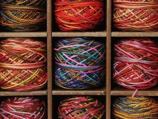 5 ЦВЕТОВ НИТИ: КАКУЮ НОСИТЬ НА НОГЕ И ДЛЯ ЧЕГО ОНА НУЖНА
В народных практиках нить на ноге была не просто украшением | Сетка — социальная сеть от hh.ru