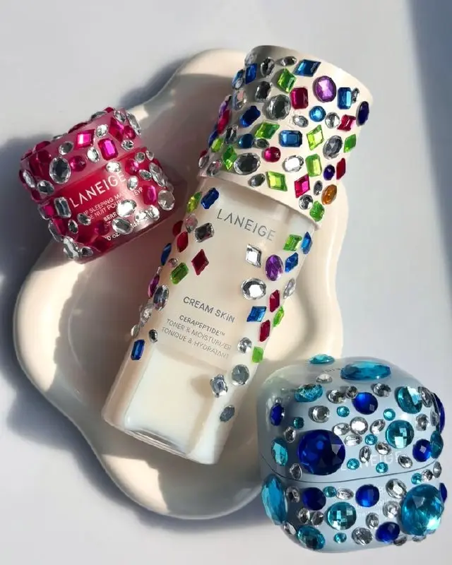 ☎️ Рианна сказала: «Shine bright like a diamond»
И они сияли
«Bedazzling» — пожалуй, мой любимый дефоминовый тренд за последнее время | Сетка — социальная сеть от hh.ru