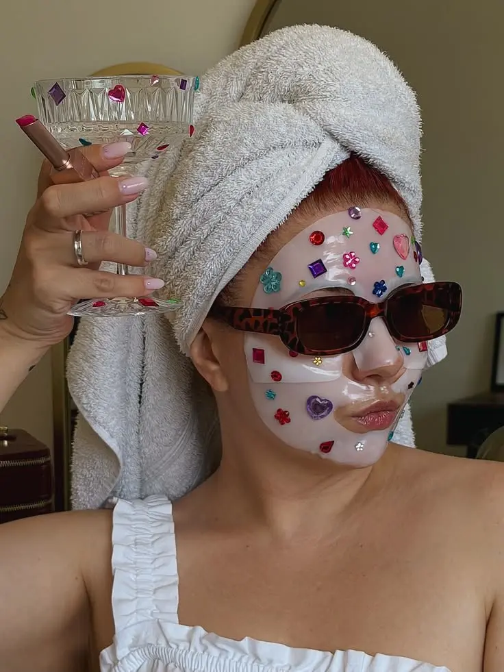 ☎️ Рианна сказала: «Shine bright like a diamond»
И они сияли
«Bedazzling» — пожалуй, мой любимый дефоминовый тренд за последнее время | Сетка — социальная сеть от hh.ru