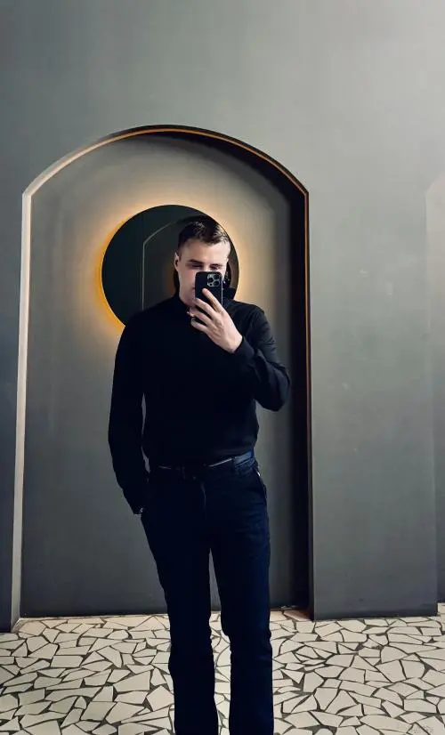 Денис Южаков