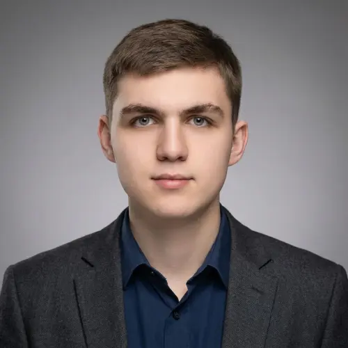 Илья Попов