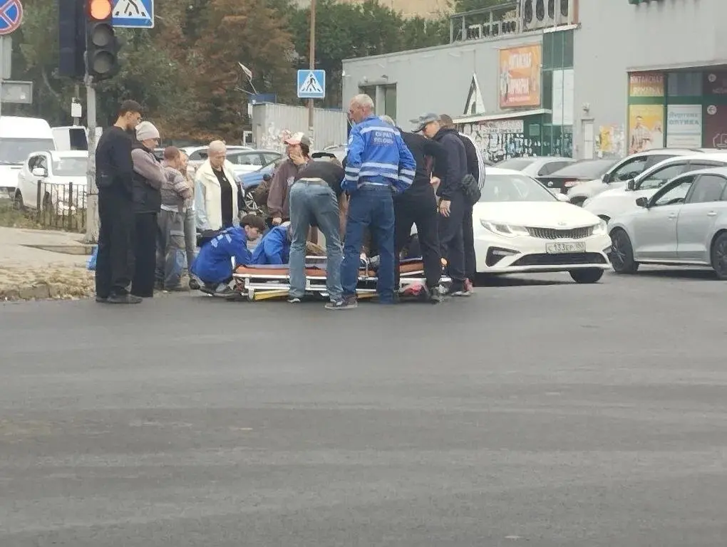 Время 9:20 на Текстильщике сбили мотоциклиста. Женщина за рулём ехала на красный свет. | Сетка — социальная сеть от hh.ru