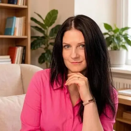 Анна Серова