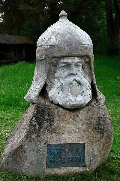 Если где-то в углу завалялась невостребованная вовремя Карла Маркса, из нее всегда можно сделать русского богатыря Илью Муромца. | Сетка — социальная сеть от hh.ru