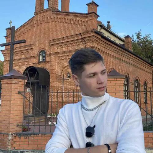 Роман Медведев
