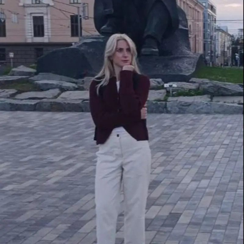 Анна Комарова