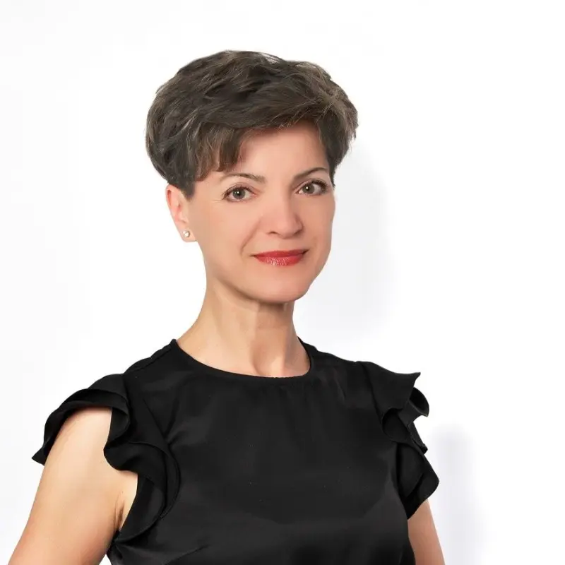 Елена Кирпичникова