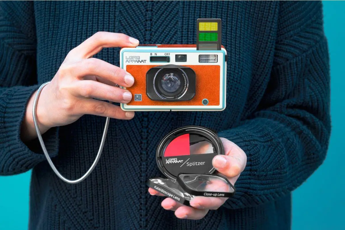 LomoApparat Neubau | Designer: Lomography
Я уже писал про фотокамеры для ломографии, но тут мне подвернулась возможность подержать LomoApparat Neubau  в своих руках | Сетка — социальная сеть от hh.ru