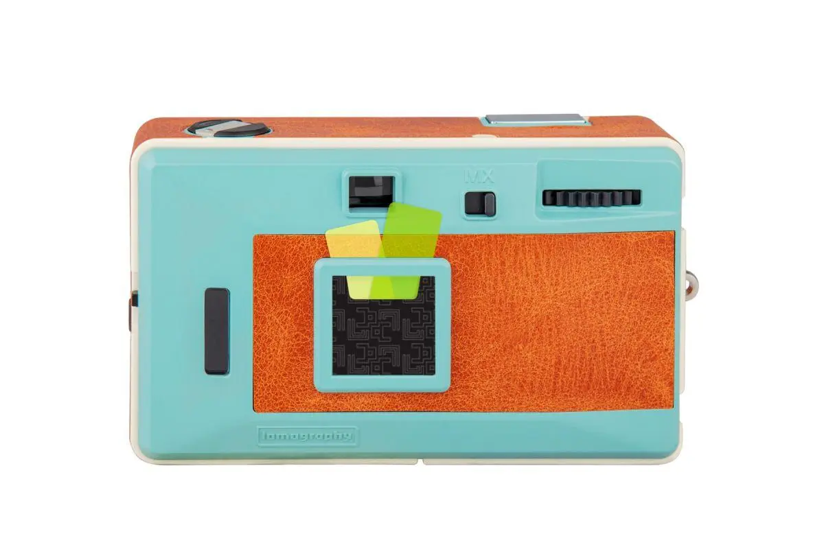 LomoApparat Neubau | Designer: Lomography
Я уже писал про фотокамеры для ломографии, но тут мне подвернулась возможность подержать LomoApparat Neubau  в своих руках | Сетка — социальная сеть от hh.ru