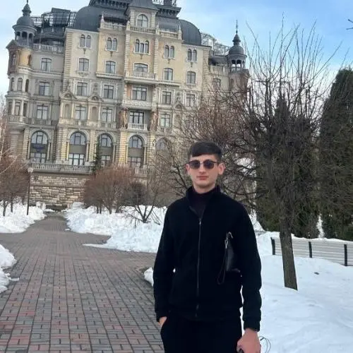 Акмаль Закиров