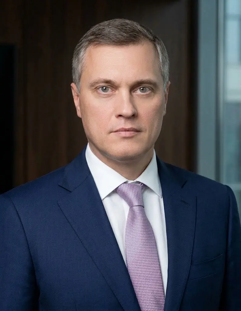 РЕДЧАЙШИЙ CIO. ЧЕЛОВЕК, КОТОРЫЙ ПРЕВРАЩАЕТ ЗАВОДЫ В ЦИФРОВЫЕ КОМПАНИИ
Давно у меня не было в работе такого мощного и «тяжелого» топа в ИТ и с опытом 20+ лет | Сетка — социальная сеть от hh.ru