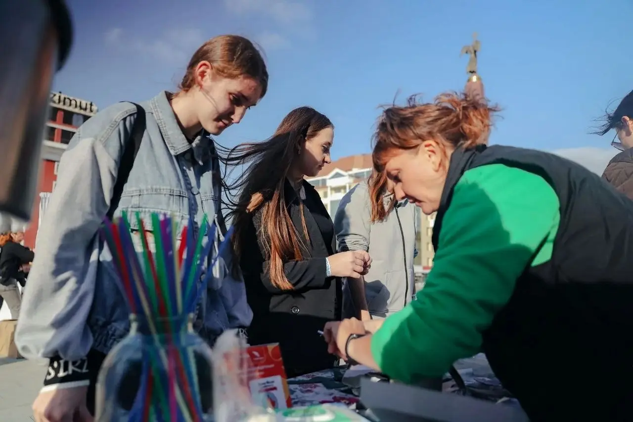 ❤️ В Ставрополе пройдёт Ярмарка добрых дел
24 сентября в парке Победы с 14:00 до 18:00 жители смогут познакомиться с некоммерческими организациями, волонтёрскими и студенческими объединениями | Сетка — социальная сеть от hh.ru