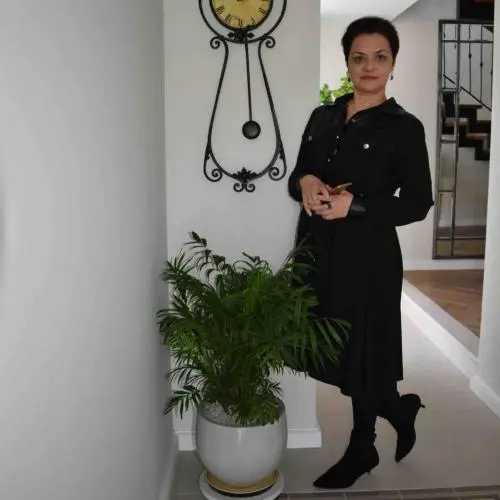 Элина Султанова