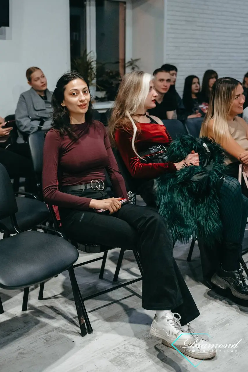 🔥 Сильная команда — это команда, которая постоянно растёт.
Для направления «Shot-Girl» провели внутренний тренинг, чтобы вместе разобрать, что помогает повышать продажи и личные результаты | Сетка — социальная сеть от hh.ru