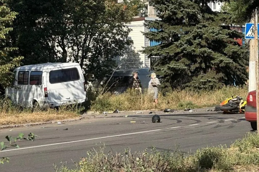 ❗️ Макеевка. Жуткое ДТП в Ханженково, возле Визита (Ням-Ням)
Мотоциклитлиста забрал реанимобиль. На месте ДТП лужа крови и разбитый шлем.
Вроде был с пассажиром | Сетка — социальная сеть от hh.ru