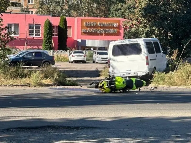 ❗️ Макеевка. Жуткое ДТП в Ханженково, возле Визита (Ням-Ням)
Мотоциклитлиста забрал реанимобиль. На месте ДТП лужа крови и разбитый шлем.
Вроде был с пассажиром | Сетка — социальная сеть от hh.ru