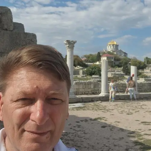 Виталий Бакуменко