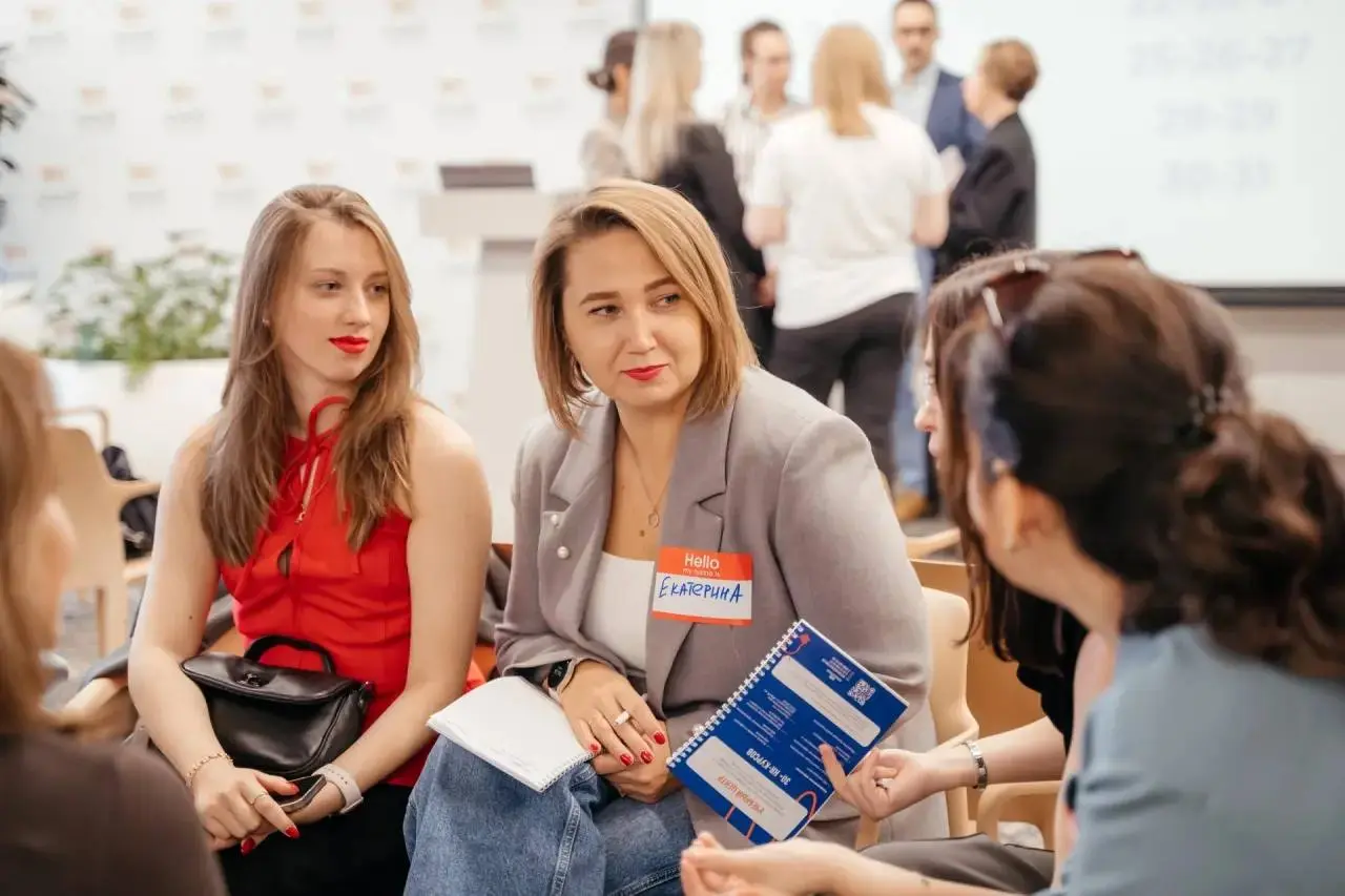 Немного атмосферы с нашей субботней очной встречи HR-сообщества🤩
Еще больше фото здесь https://vk.ru/album-173898343314495704 | Сетка — социальная сеть от hh.ru