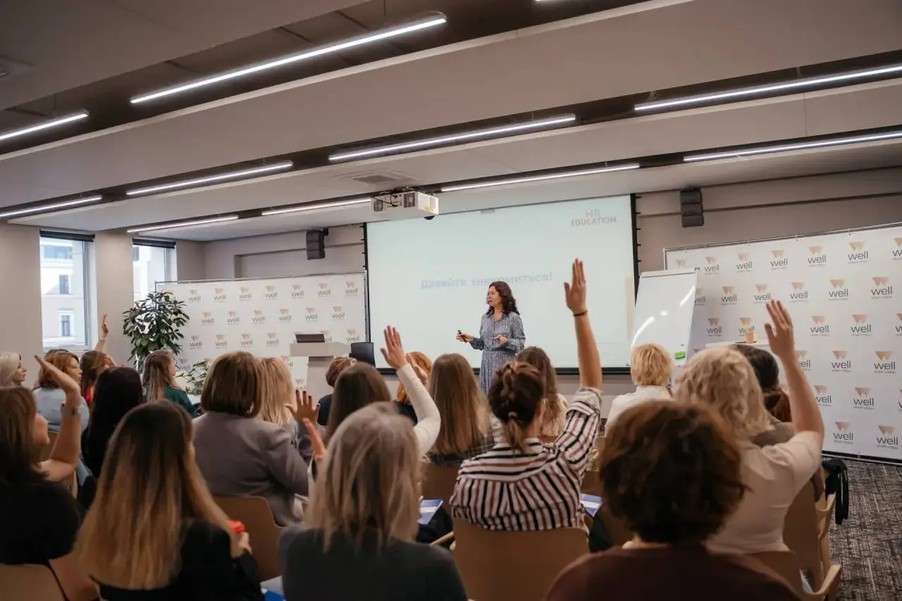 Немного атмосферы с нашей субботней очной встречи HR-сообщества🤩
Еще больше фото здесь https://vk.ru/album-173898343314495704 | Сетка — социальная сеть от hh.ru