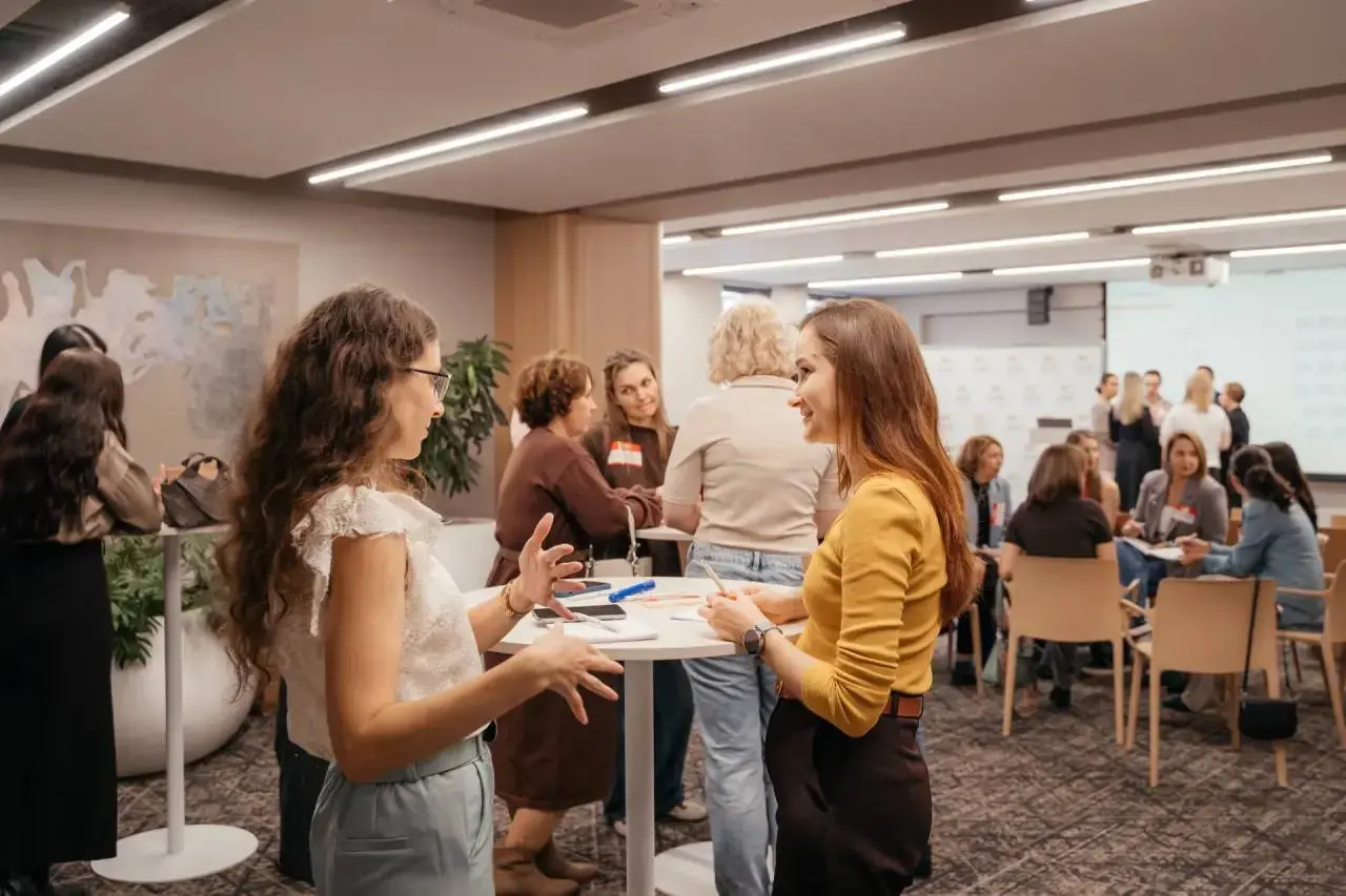 Немного атмосферы с нашей субботней очной встречи HR-сообщества🤩
Еще больше фото здесь https://vk.ru/album-173898343314495704 | Сетка — социальная сеть от hh.ru