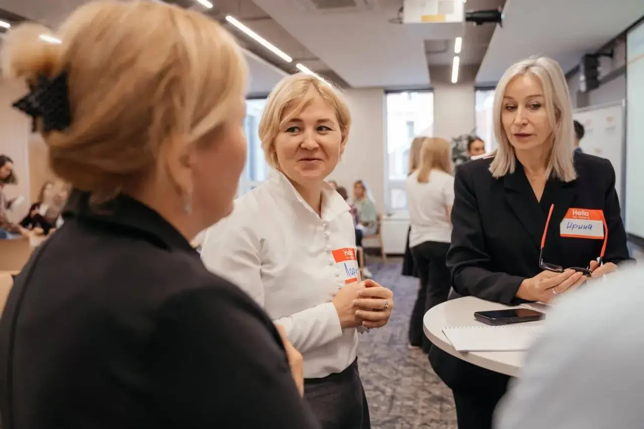 Немного атмосферы с нашей субботней очной встречи HR-сообщества🤩
Еще больше фото здесь https://vk.ru/album-173898343314495704 | Сетка — социальная сеть от hh.ru