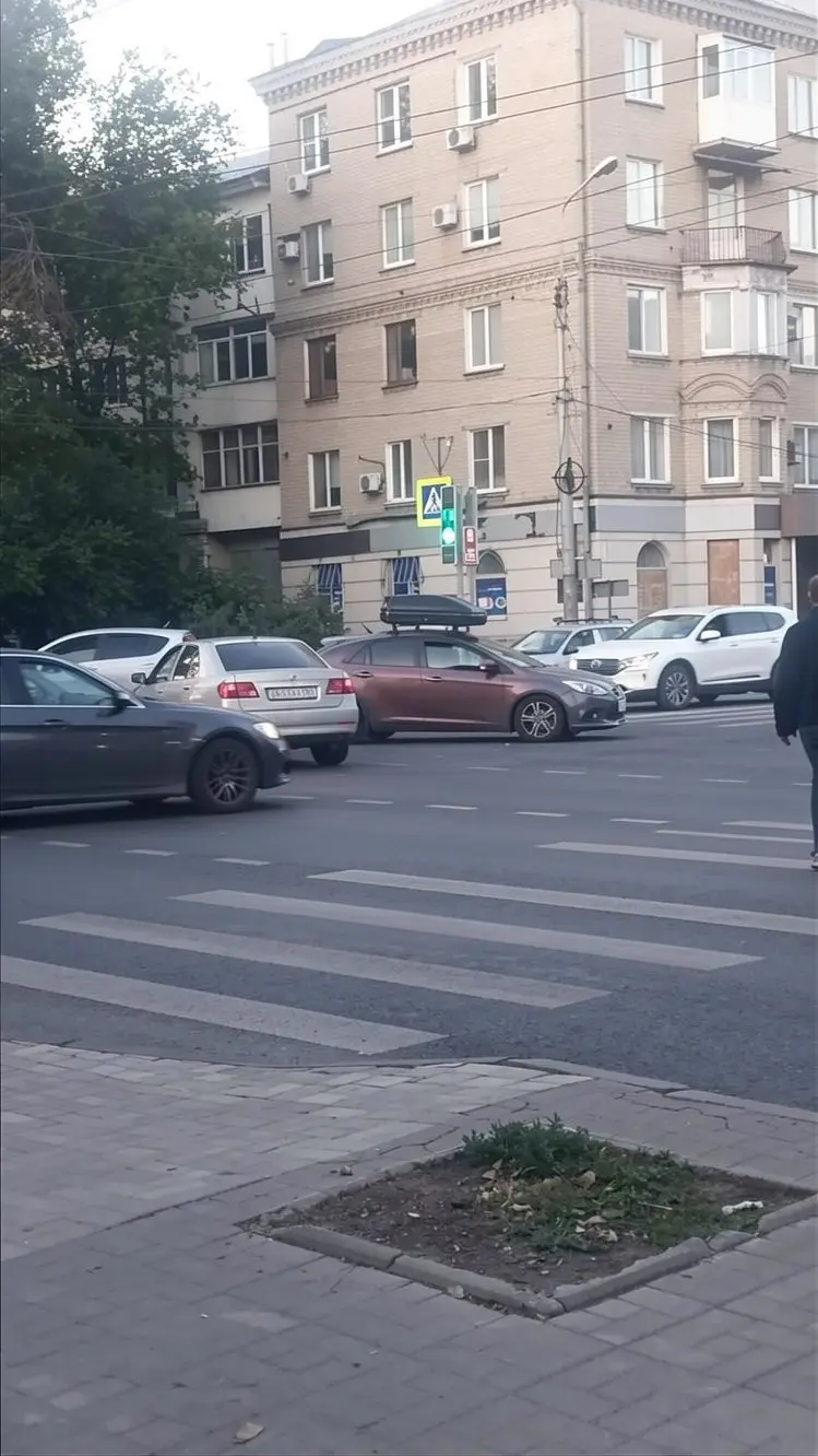 ДТП на пересечении ул. Богдана Хмельницкого и ул. Университетской в Донецке | Сетка — социальная сеть от hh.ru