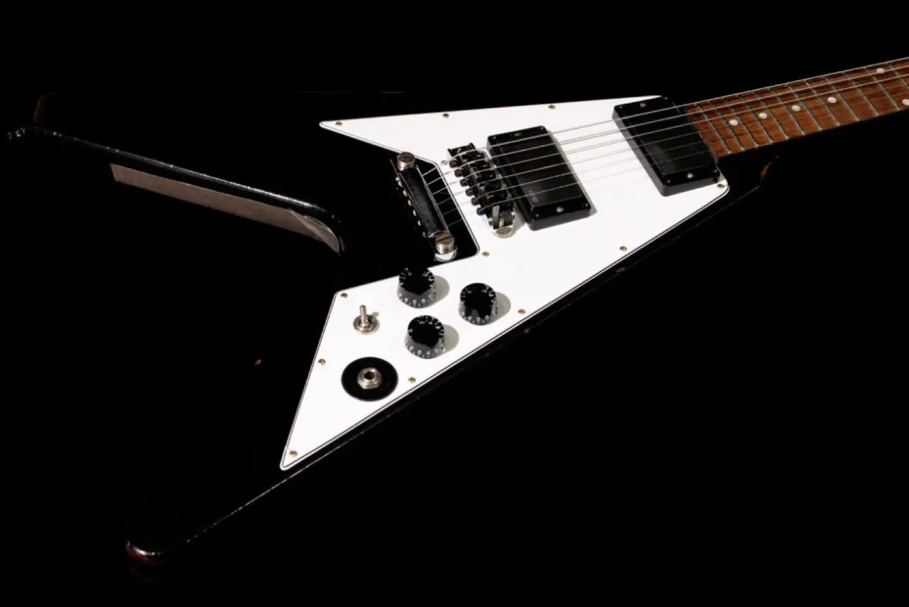 🎸 Gibson Flying V Kirk Hammett
#гитара #Metallica #KirkHammett
Одна из первых гитар Кирка Хэммета, гитариста Metallica | Сетка — социальная сеть от hh.ru