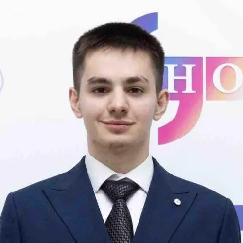 Ислам Манаев