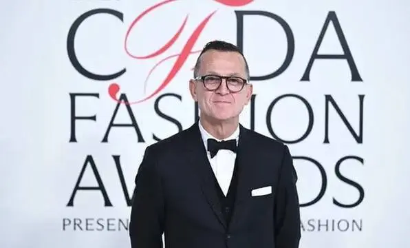 Президент CFDA Стивен Колб ушел в отставку после скандала на показе COS. Он возглавлял Совет модельеров Америки 20 лет | Сетка — социальная сеть от hh.ru