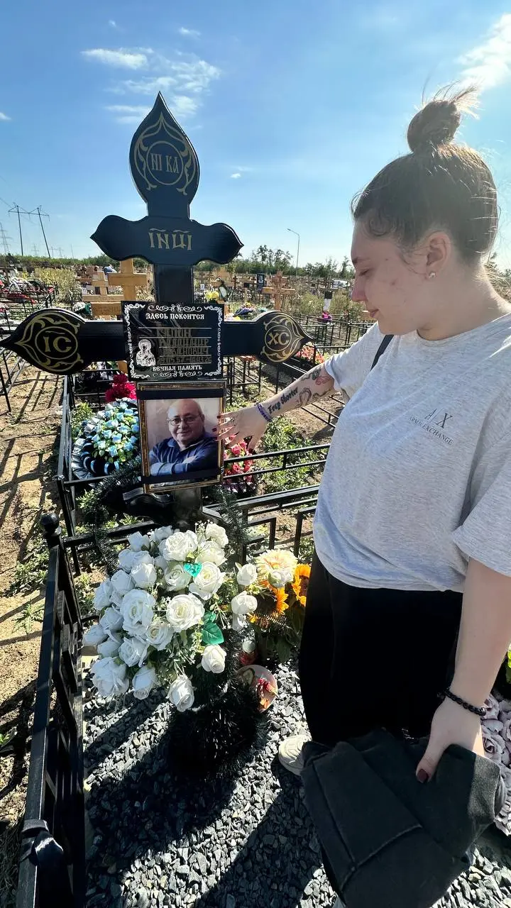 16.09.26 ровно 6 месяцев как папы не стало🥺
Сегодня решили с дочерью проведать его.
Купили два ярких подсолнуха и поехали. Что сказать, дочери было тяжело, она у него в «гостях» была первый раз | Сетка — социальная сеть от hh.ru