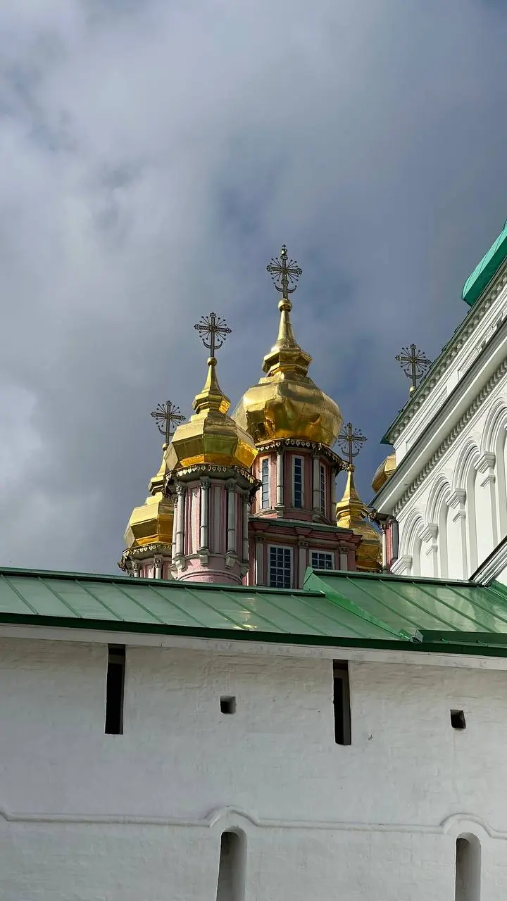 Прогулки тревожного архитектора по Золотому кольцу, Сергиев Посад часть 1:
Сергиев Посад — место, где решили: «А давайте построим всё сразу» | Сетка — социальная сеть от hh.ru